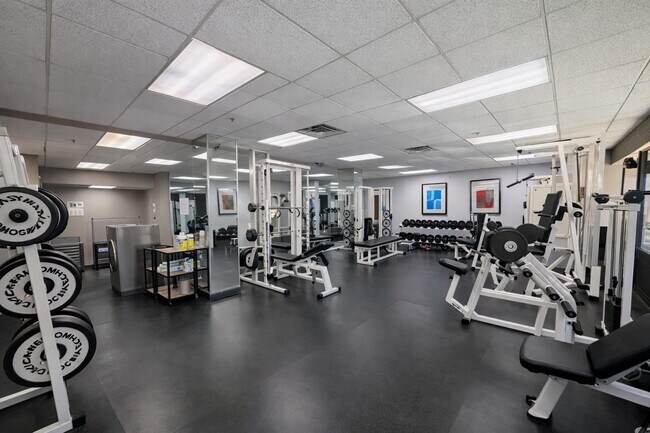 Building Photo - 5320 N Sheridan Rd