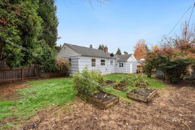 Building Photo - Cozy Single-Level Home with Fenced Yard wi...