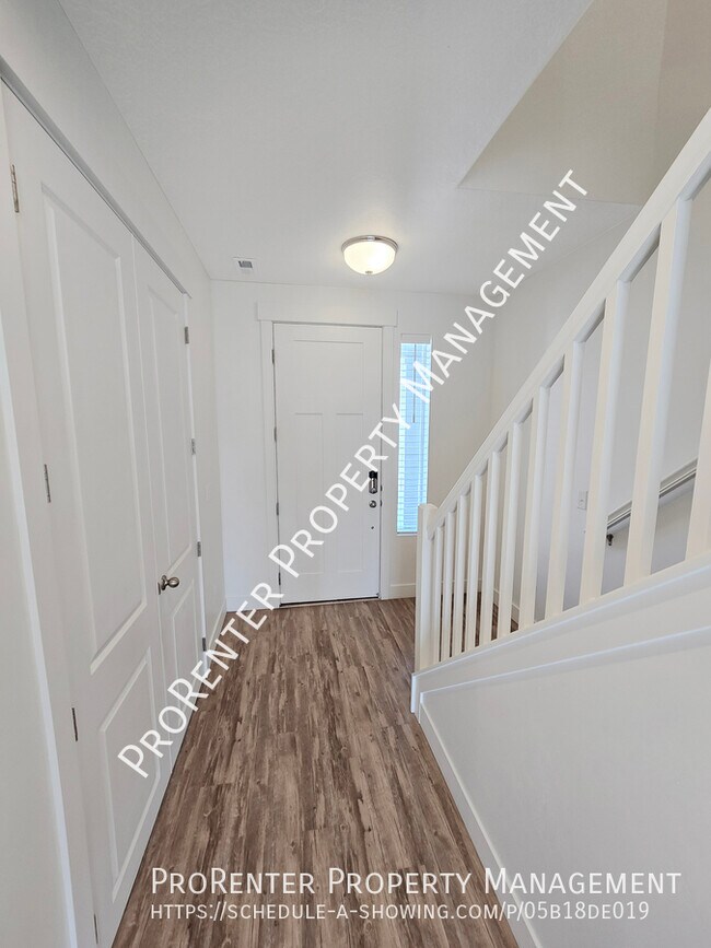 Building Photo - 3111 S Edgewater Cv