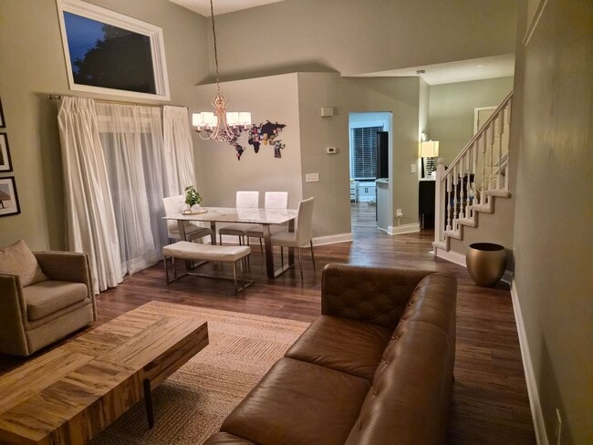 Building Photo - Pet-Friendly 3BR - 1/3.4 House in Apple Va...