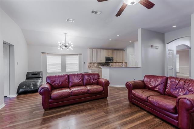 Building Photo - 1604 Oak Brook Ln