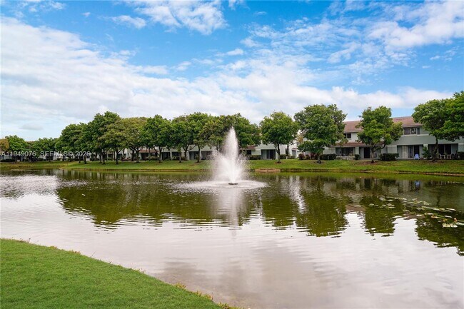 Building Photo - 3533 Sonoma Dr