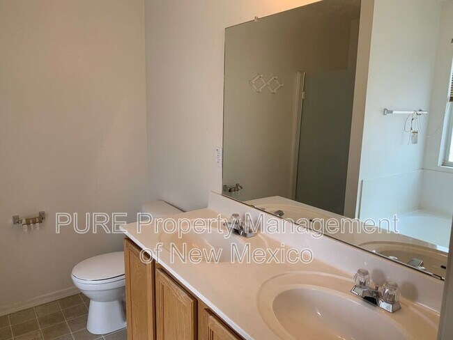 Building Photo - 915 Blackbird Dr SW