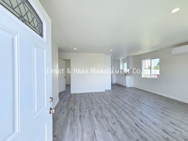 Building Photo - 1320 Lewis Ave