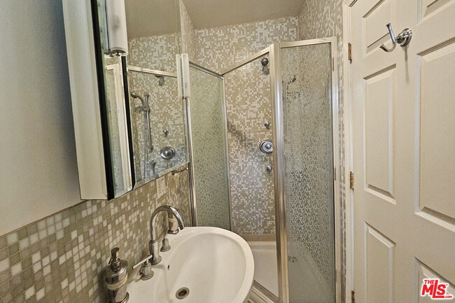 Building Photo - 302 N Griffith Park Dr