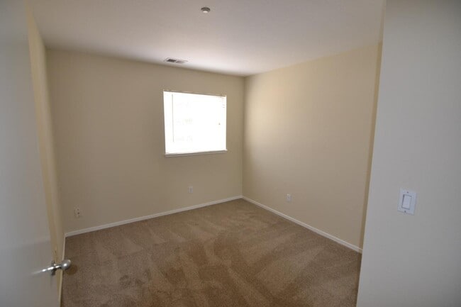 Building Photo - 6909 Rodling Dr