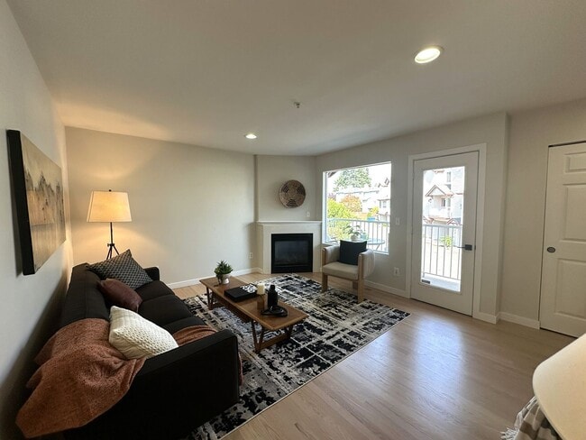 Building Photo - Updated 3-Story Condo with Balconies in So...