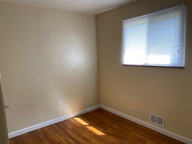 2nd bedroom - 5512 Clearview Rd