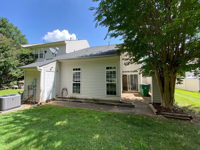 Building Photo - 5422 Waverly Lynn Ln