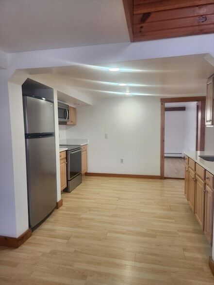 Building Photo - 92 Main St