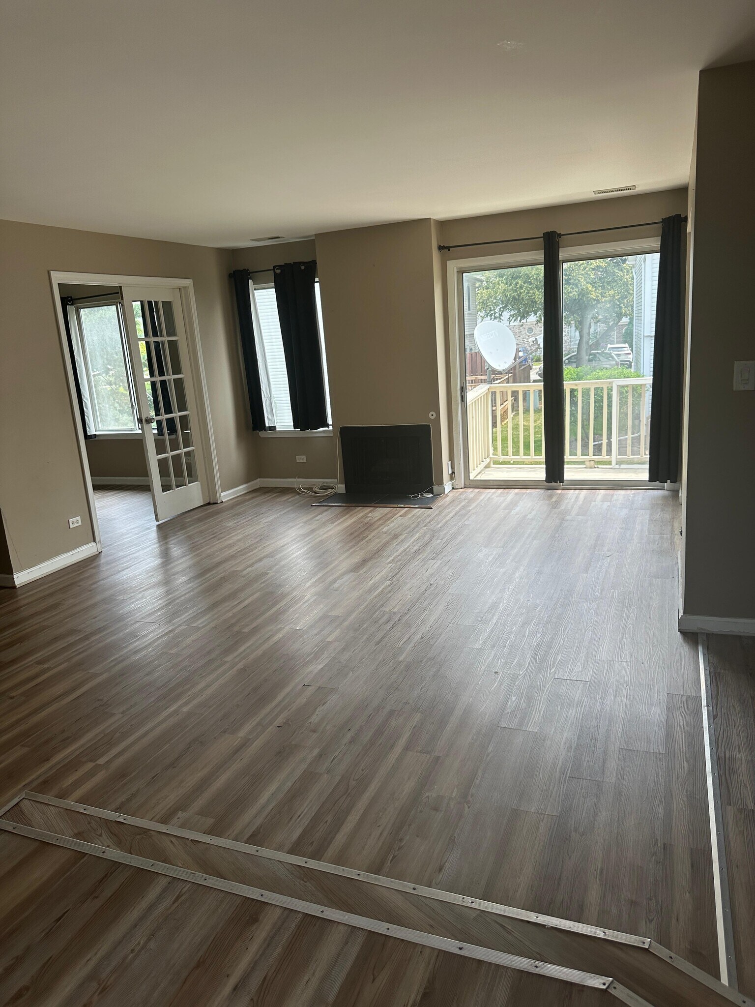 Building Photo - 320 Springlake Ln