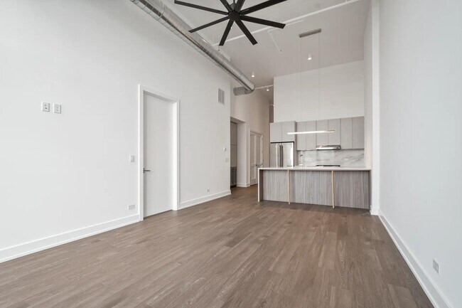 Building Photo - 728 Waukegan Rd