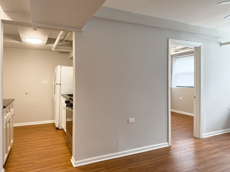 Building Photo - 5748 N Winthrop Ave