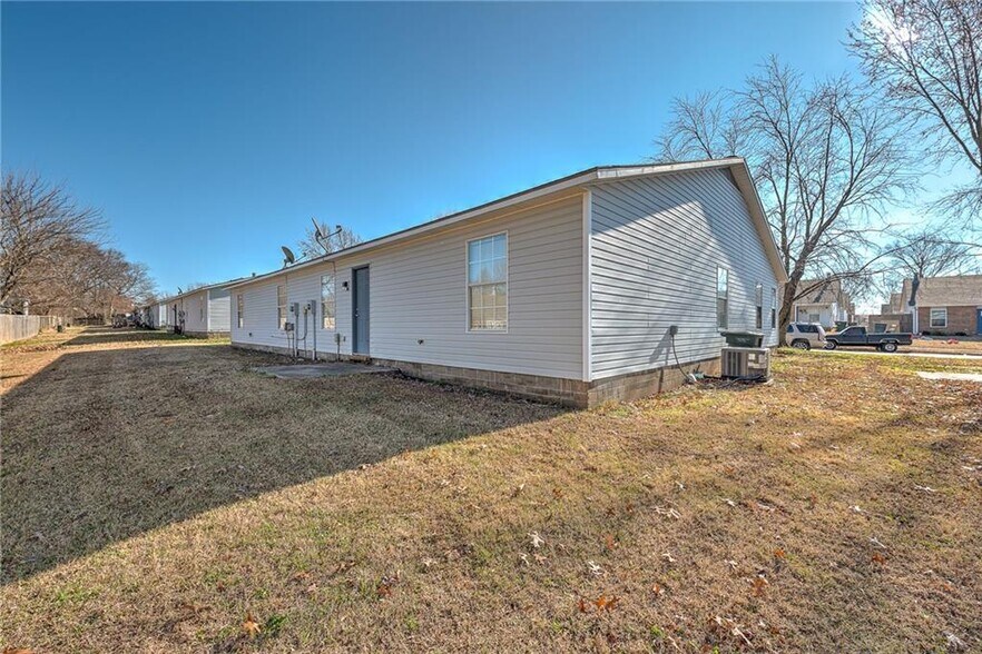 Building Photo - 4378 W Thrasher Dr