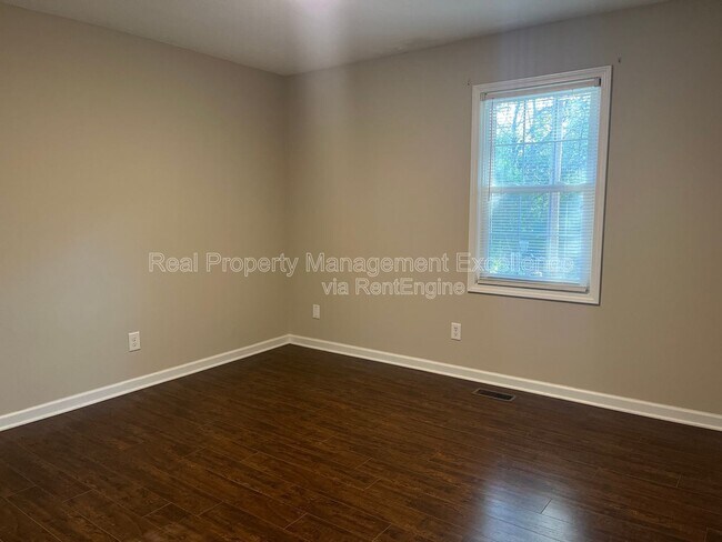 Building Photo - 709 S Webb St