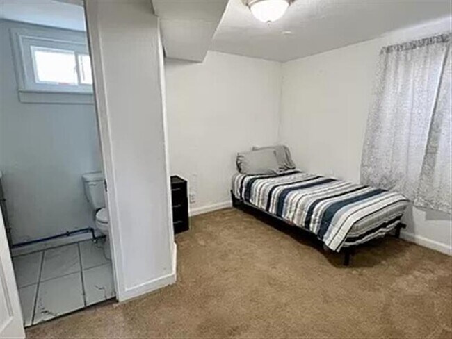 Building Photo - Fantastic Home