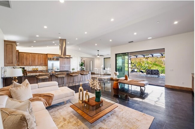 Building Photo - 5572 Rainier St