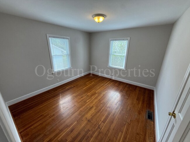 Building Photo - 136 W. Sprague-2BR/1BA Charming Home!