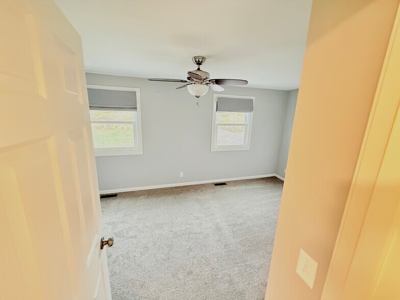 Building Photo - 1936 Canterbury Dr