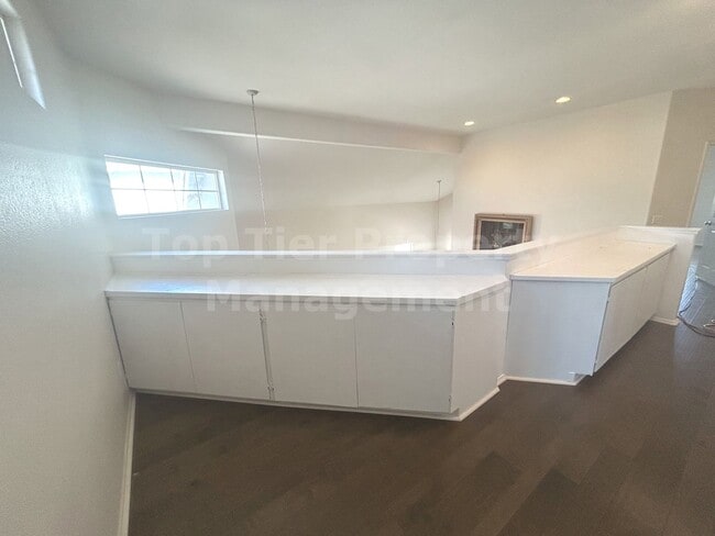 Building Photo - Beautiful 4 bed, 3 bath, 2,726 sqft House ...