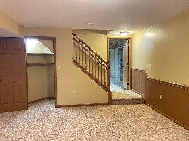 Building Photo - Beautiful 3 bedroom 2 bathroom Rancher in Great Manheim Location!