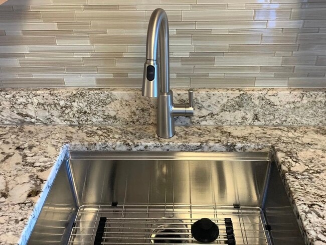 Building Photo - 1805 William St