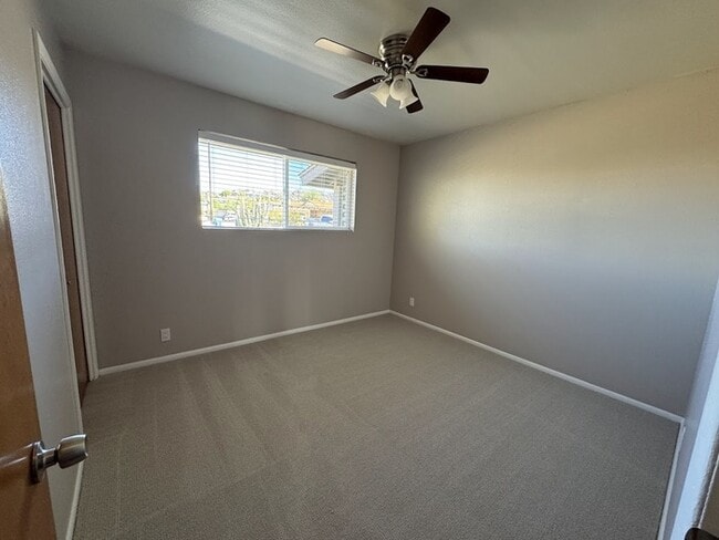 Building Photo - Mid Century and Mountain Views