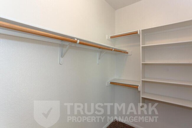 Building Photo - 212 Crowfoot Dr