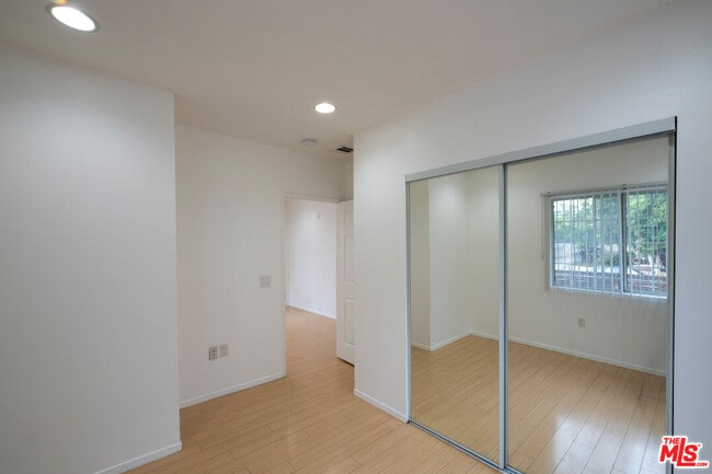 Building Photo - 339 Newland St