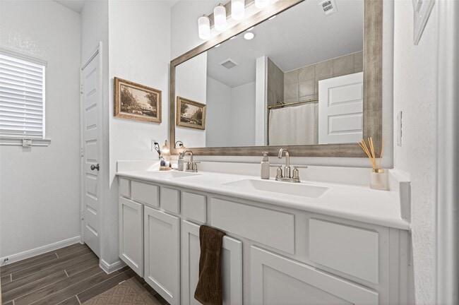 Building Photo - 32226 Cedar Crst Dr