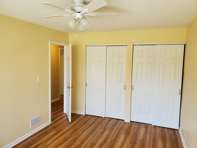 Building Photo - 8 E Harbor Dr