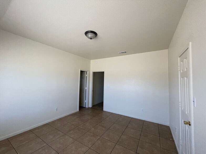 Building Photo - 2609 Vernice Loop