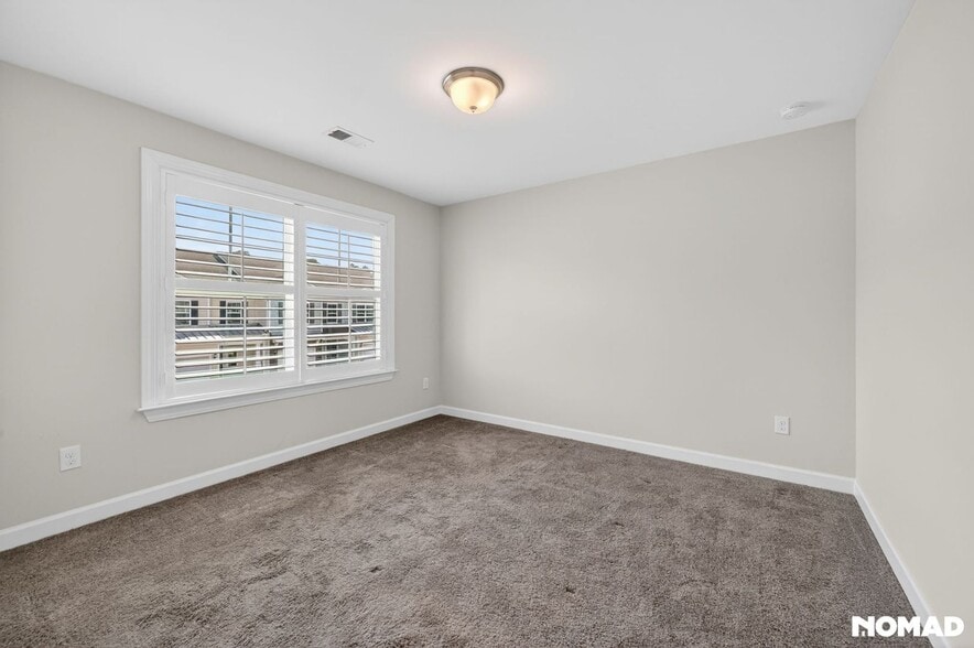 Building Photo - 121 White Stone Pl