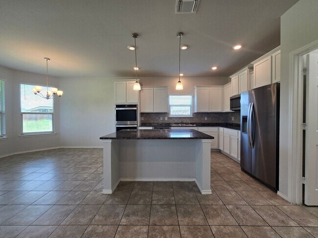 Building Photo - PRICE REDUCTION - AVAILABLE NOW!