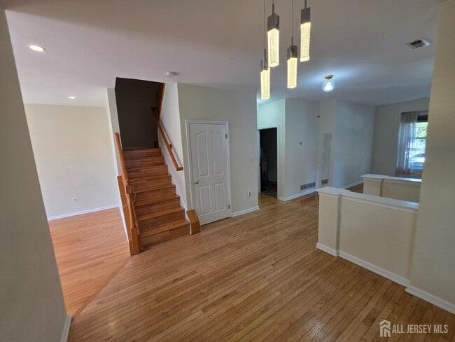 Building Photo - 1301 Dahlia Cir
