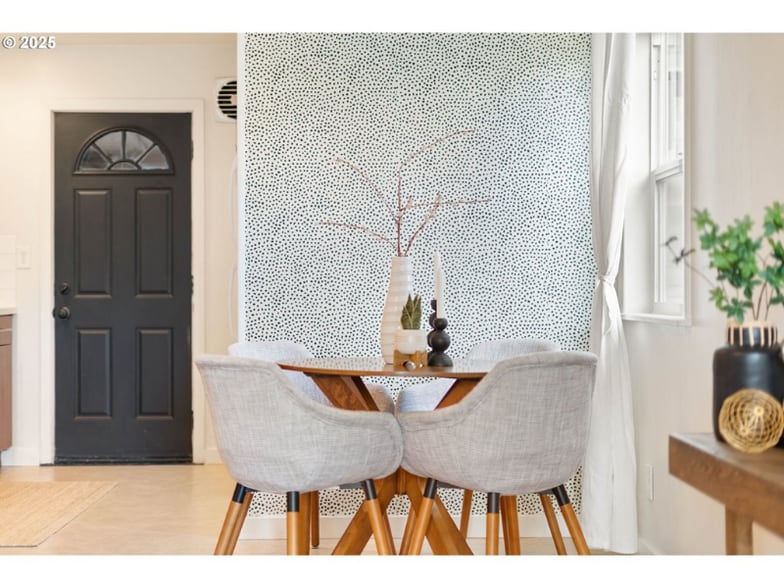 Building Photo - 841 NE 77th Ave