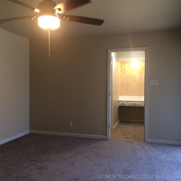 Building Photo - 4912 S Knoxville Pl