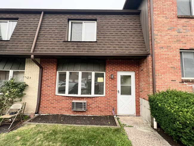 Building Photo - 909 Hamilton Ave