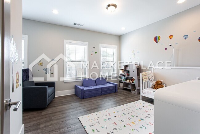 Building Photo - 3594 Parkhaven Pl