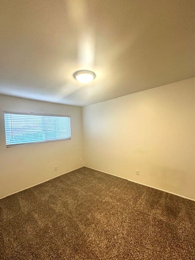 Building Photo - One Bedroom Apartment, Downtown Ventura