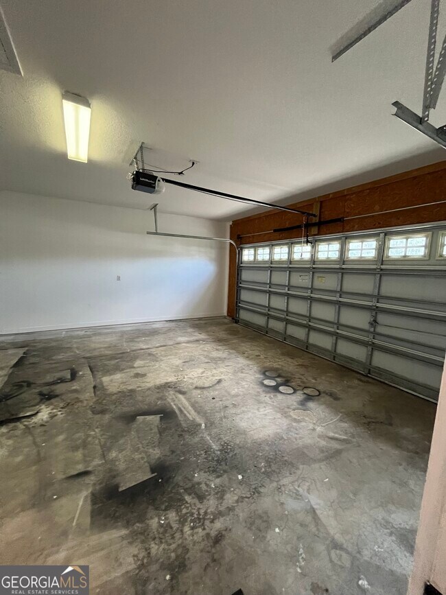 Building Photo - 206 Royal Palms Ave