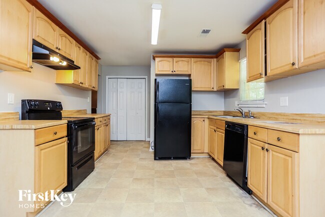 Building Photo - 6580 Short Rd