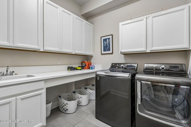 Building Photo - 209 Manor Ln