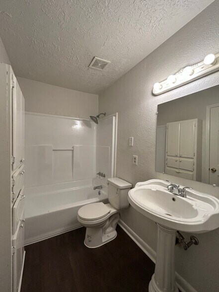 Building Photo - 194 Timber Mill St