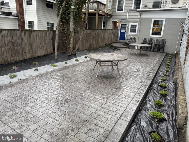 Building Photo - 510 Caroline St