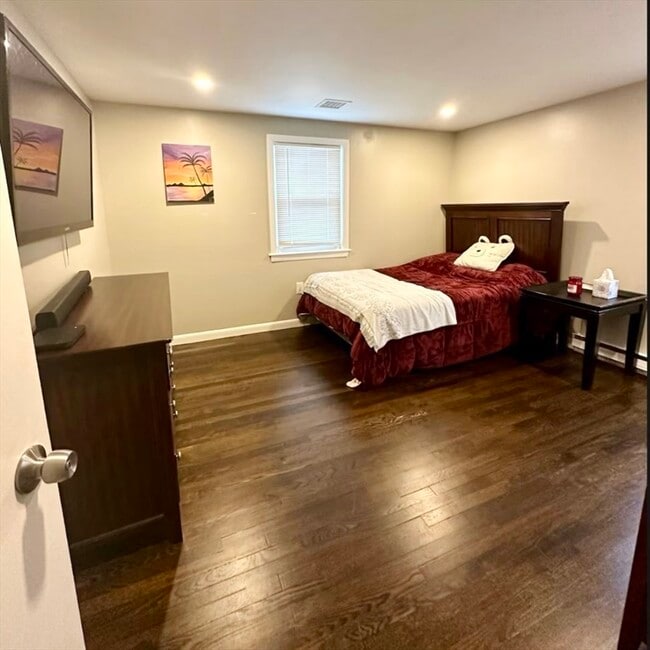 Building Photo - 29 Fresh Pond Cir