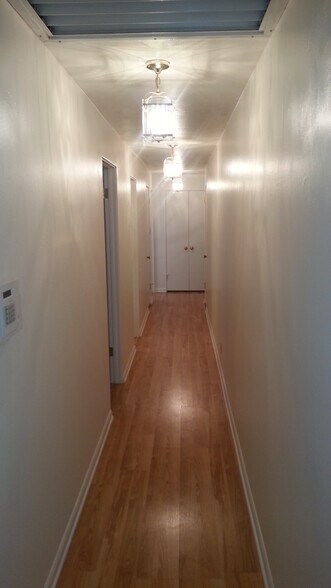 Building Photo - 33 Skyline Dr