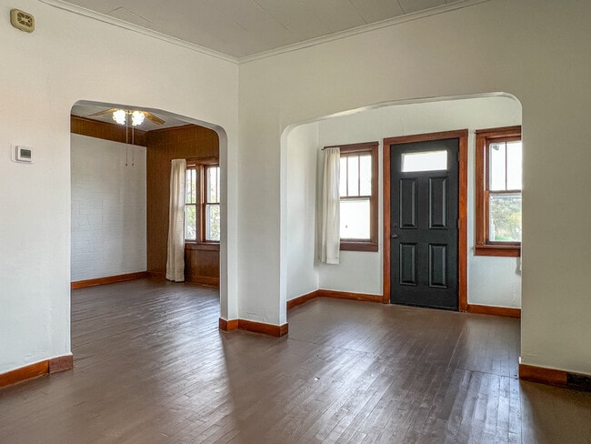 Building Photo - 527 N 11th St