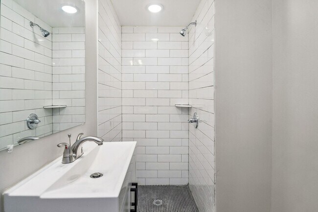 Building Photo - Beautiful Three-Bedroom in Dundalk