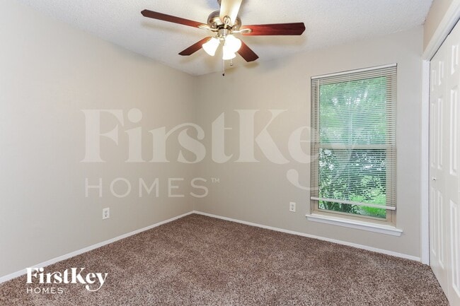 Building Photo - 604 Circleview Dr